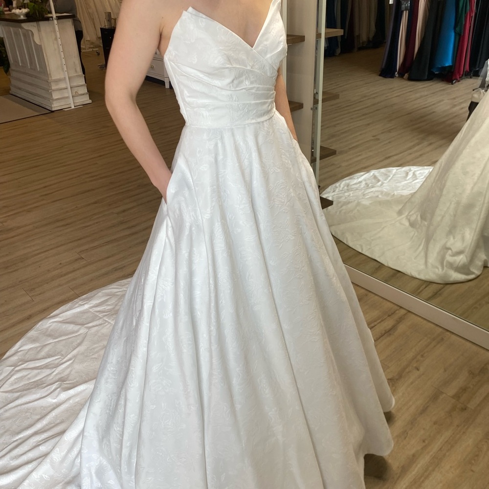 Sweet Love Bridal Gown with Veil